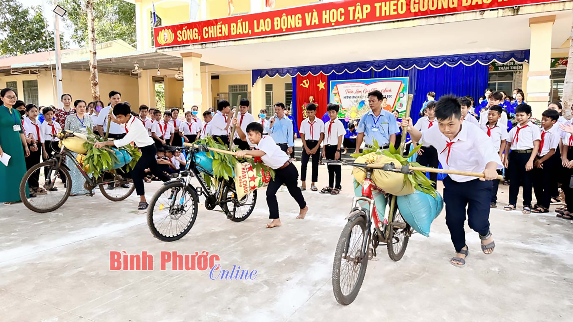 Tiếp lửa truyền thống cho thế hệ măng non