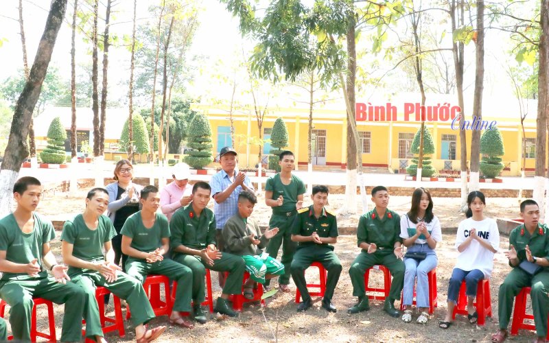 Tiếp thêm động lực cho chiến sĩ mới