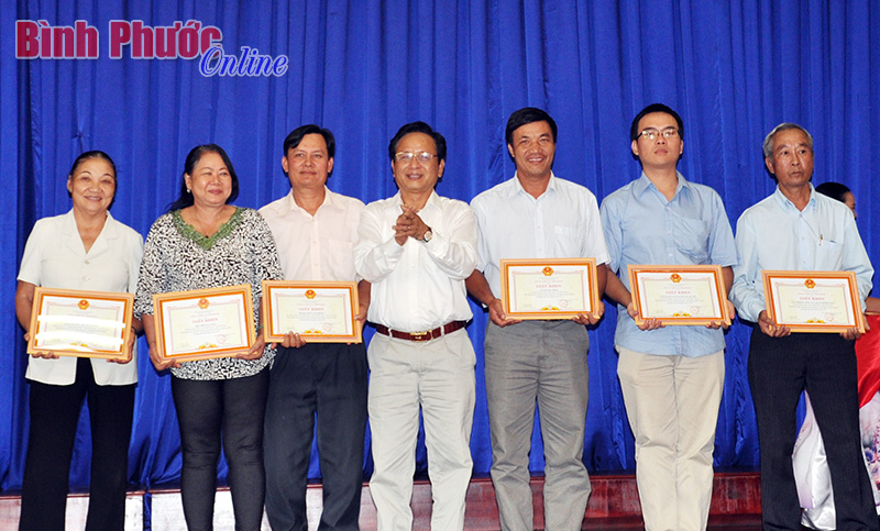 Phấn đấu đến cuối năm 2015 đạt 98% hộ dân sử dụng điện