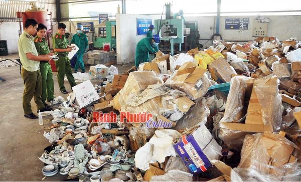 Tiêu hủy 10 tấn hàng hóa vi phạm hành chính