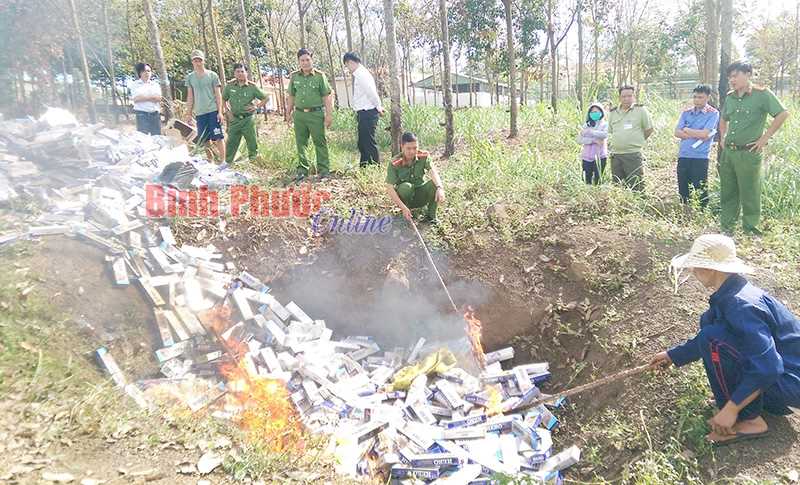 Tiêu hủy 35.520 gói thuốc lá nhập lậu Tiêu hủy 35.520 gói thuốc lá nhập lậu