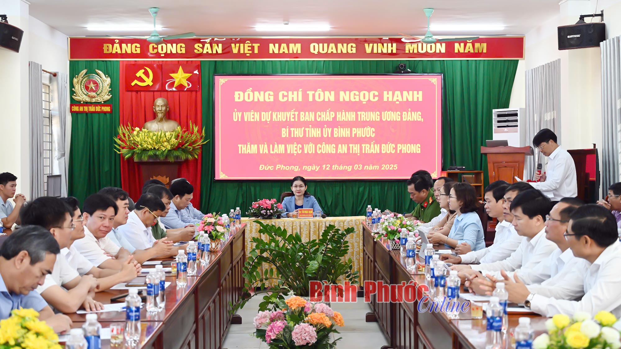 Bí thư Tỉnh ủy Tôn Ngọc Hạnh thăm, làm việc với Công an thị trấn Đức Phong