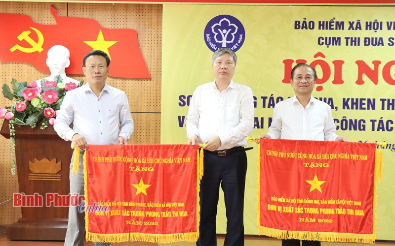 Cụm thi đua số 8 Bảo hiểm xã hội sơ kết công tác thi đua Cụm thi đua số 8 Bảo hiểm xã hội sơ kết công tác thi đua