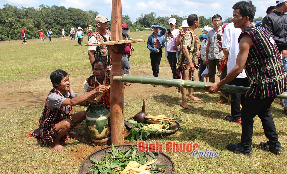 Phục dựng lễ hội kết bạn cộng đồng dân tộc Mơnông Phục dựng lễ hội kết bạn cộng đồng dân tộc Mơnông