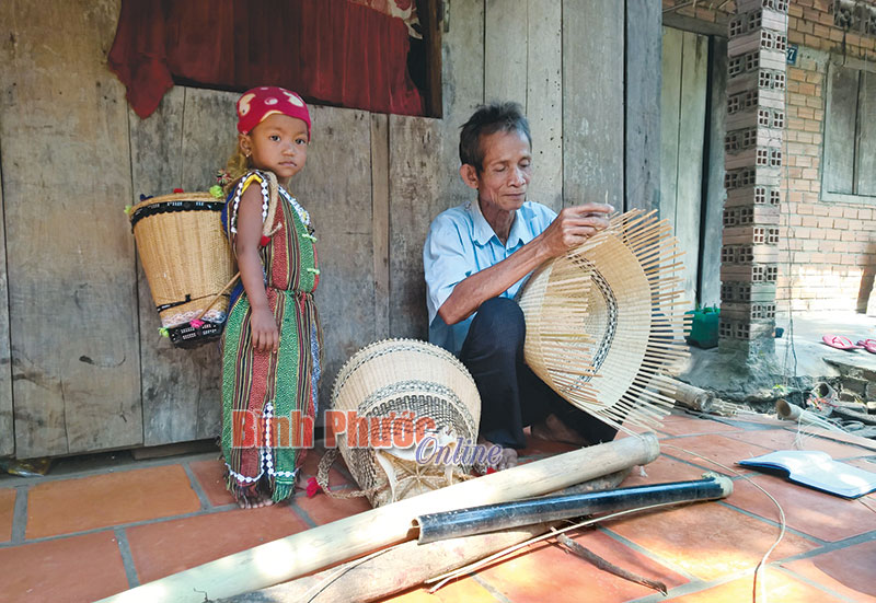 Ông Điểu Gôn: Thêm thu nhập từ đan gùi