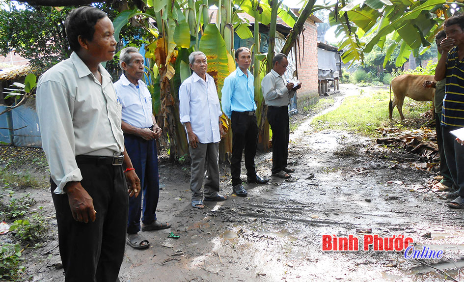 28 hộ Khơme hiến đất làm đường bê tông