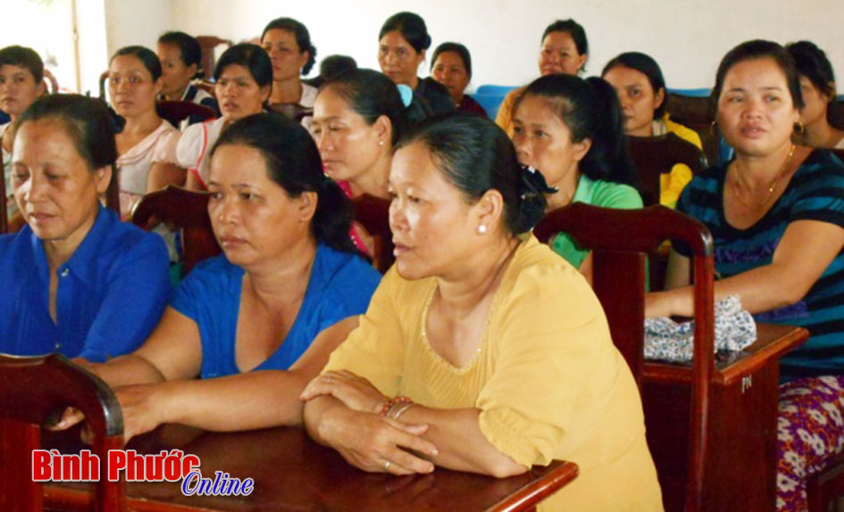Tập huấn kỹ năng nuôi dạy con tốt cho ĐBDTTS