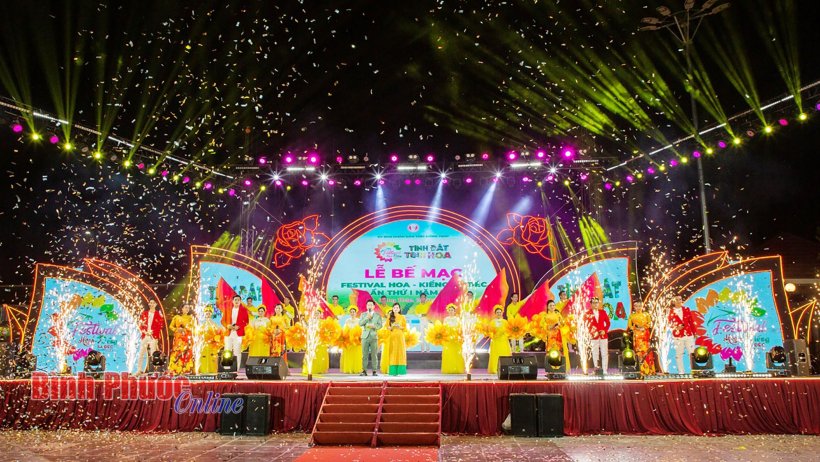 Tình đất - Tình hoa