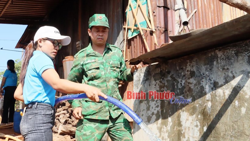 Tình người nơi biên giới