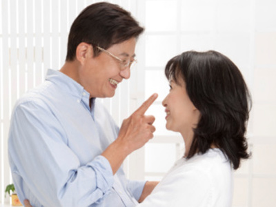 “Vợ bố chứ ai?” “Vợ bố chứ ai?”