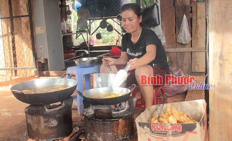 Nghĩa tình với đồng bào S’tiêng Nghĩa tình với đồng bào S’tiêng