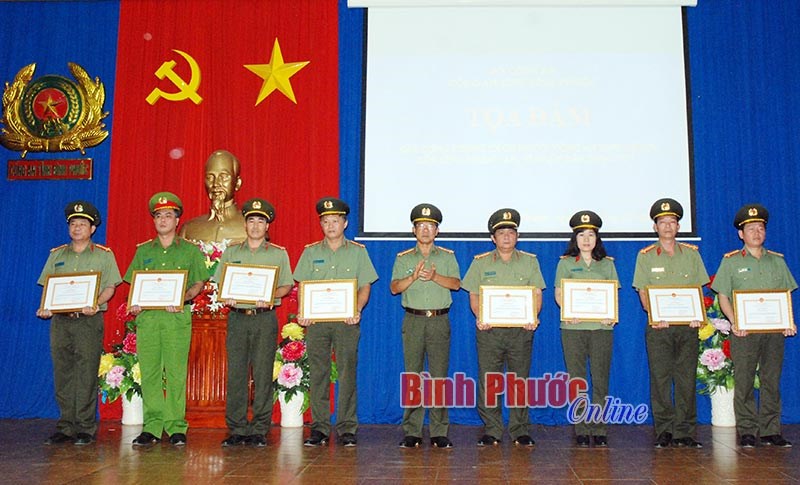 Tọa đàm xây dựng phong cách người công an nhân dân Tọa đàm xây dựng phong cách người công an nhân dân