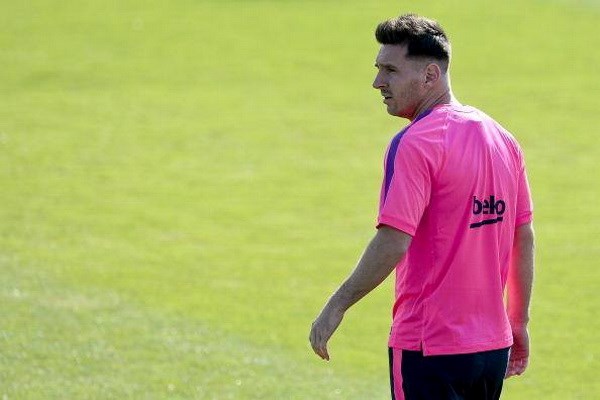 Messi khiến người hâm mộ thất vọng với kiểu đầu mới của mình