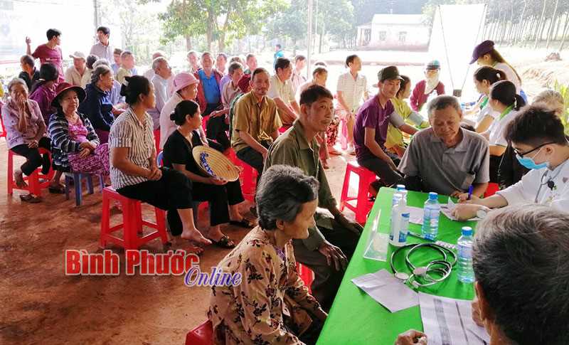 Khám, cấp phát thuốc miễn phí cho người nghèo Bình Tân Khám, cấp phát thuốc miễn phí cho người nghèo Bình Tân