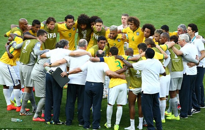 Hút chết trước Chile, HLV Scolari luôn miệng trách cứ Neymar Hút chết trước Chile, HLV Scolari luôn miệng trách cứ Neymar