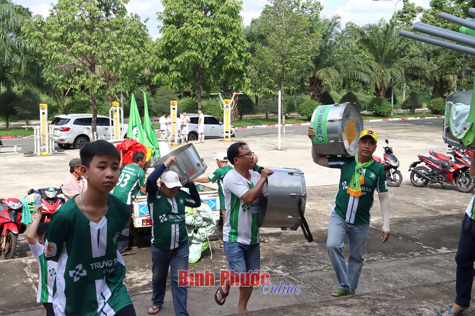 Trận Bình Phước - Long An: Sôi động trước trận đấu sinh tử