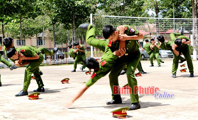 Trấn áp tội phạm trên tuyến giao thông Trấn áp tội phạm trên tuyến giao thông