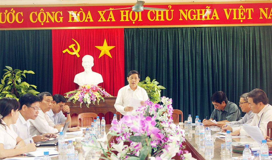 HĐND tỉnh giám sát thực hiện chế độ với gia đình chính sách ở Lộc Ninh HĐND tỉnh giám sát thực hiện chế độ với gia đình chính sách ở Lộc Ninh