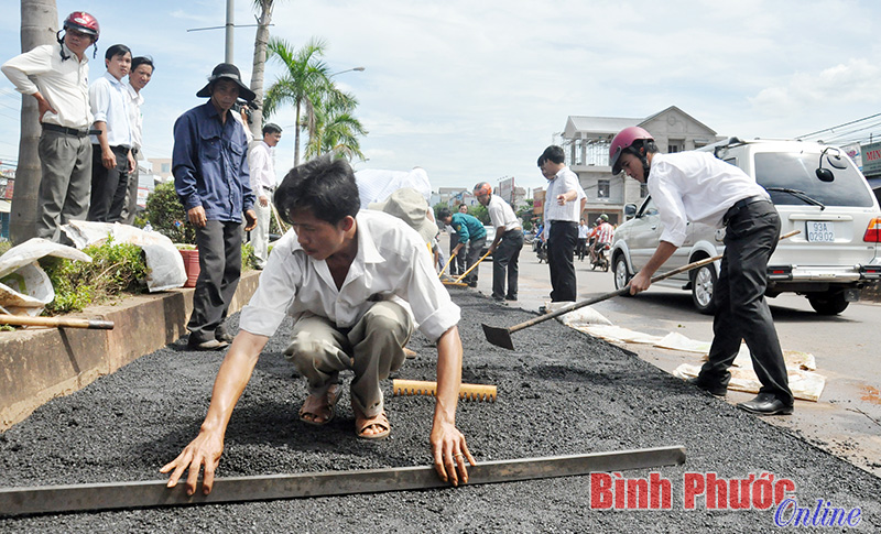 Phát triển giao thông gắn với xây dựng nông thôn mới - Bài 1 Phát triển giao thông gắn với xây dựng nông thôn mới - Bài 1