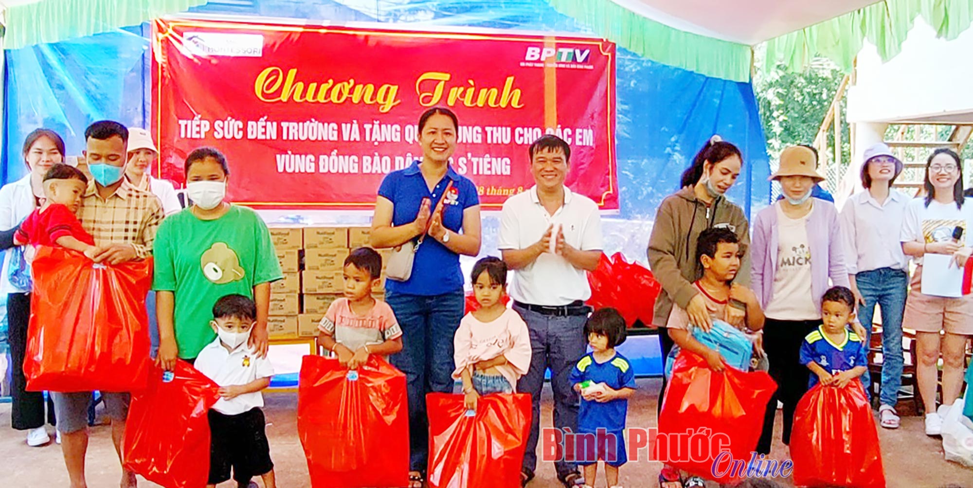 trao_e40_phan_qua_17292728082022.jpg