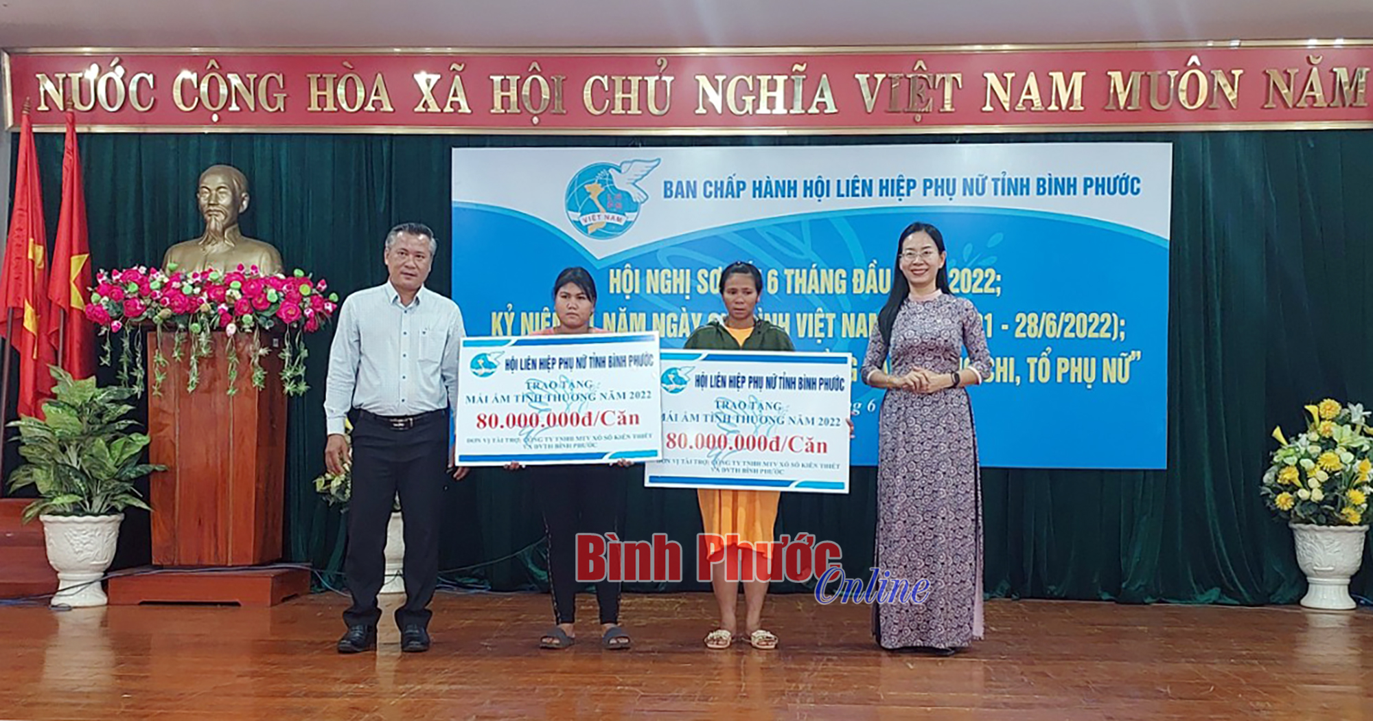 trao_nha_phu_nu_14244628062022.jpg
