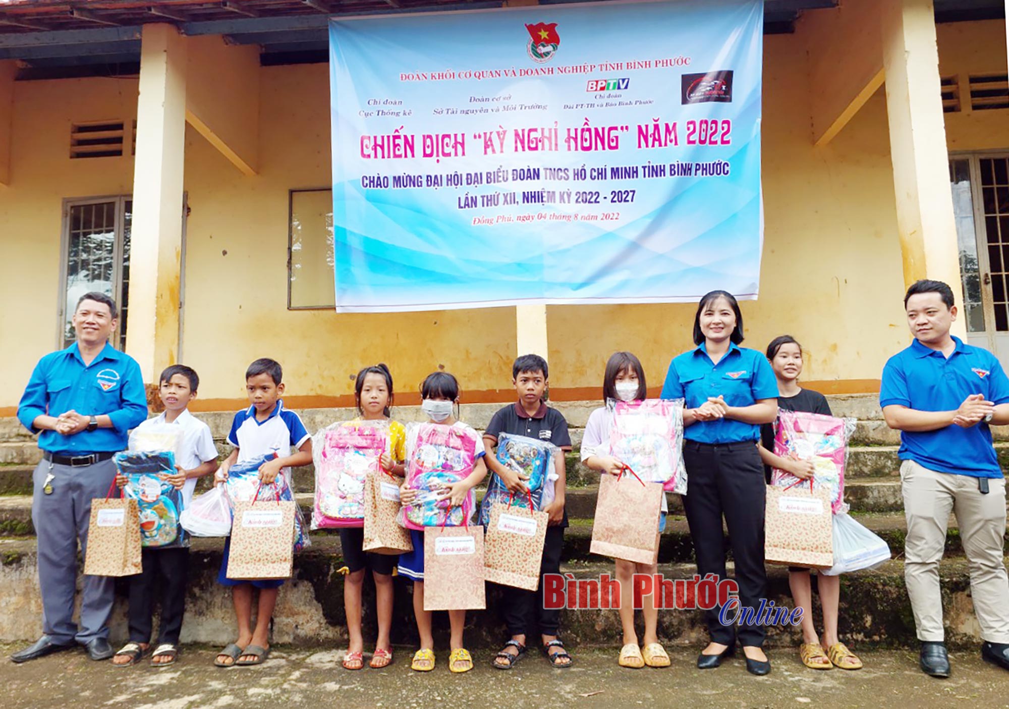 trao_qua_doan_khoi_15184004082022.jpg