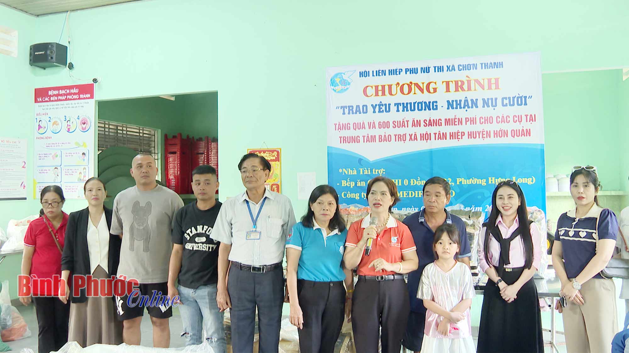 Trao yêu thương - Nhận nụ cười Trao yêu thương - Nhận nụ cười