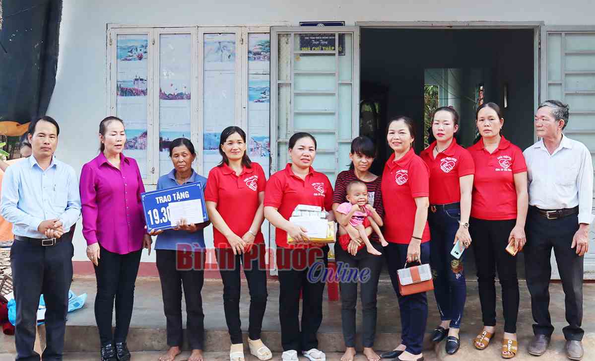 “Trao yêu thương, nhận nụ cười” cho cháu Trương Thị Nam