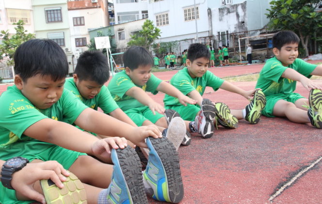 Quanh quẩn bên bàn học, trẻ "bụng bự" ngày càng nhiều Quanh quẩn bên bàn học, trẻ "bụng bự" ngày càng nhiều