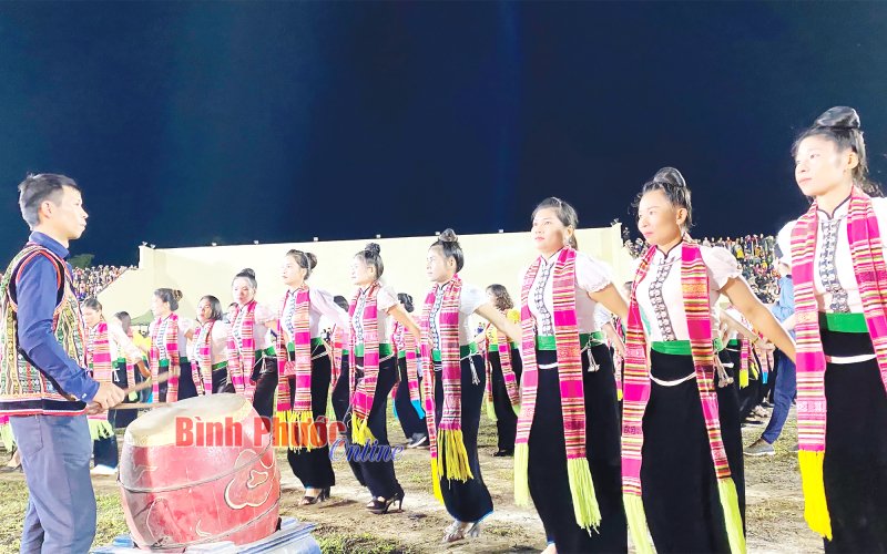 Triết lý hạnh phúc trong xòe Thái Triết lý hạnh phúc trong xòe Thái
