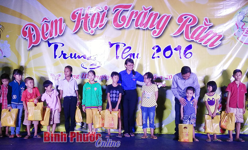 Mang tết trung thu đến với trẻ em nghèo