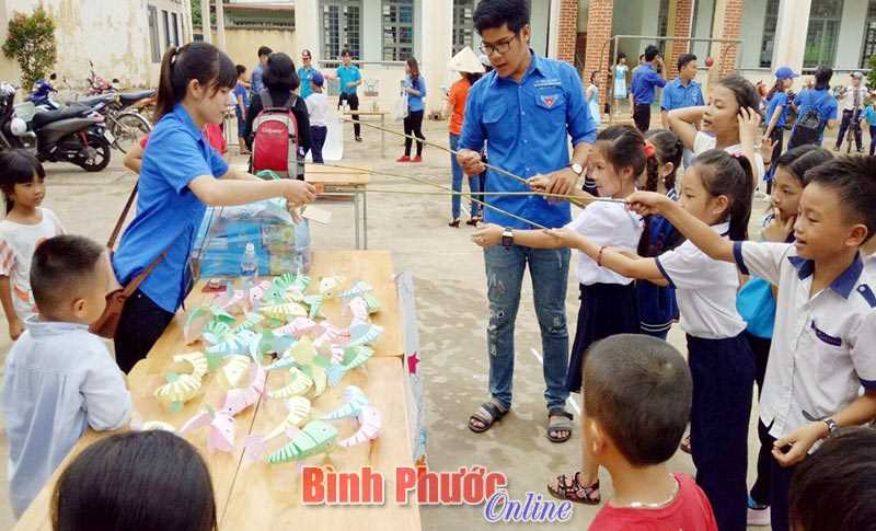 Trung thu sớm tại Trường tiểu học Tân Tiến Trung thu sớm tại Trường tiểu học Tân Tiến