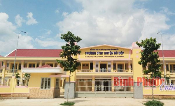 Bàn giao công trình Trường phổ thông dân tộc nội trú THCS huyện Bù Đốp Bàn giao công trình Trường phổ thông dân tộc nội trú THCS huyện Bù Đốp