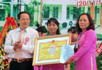 Trường Tiểu học Tiến Hưng B đón nhận danh hiệu trường chuẩn quốc gia Trường Tiểu học Tiến Hưng B đón nhận danh hiệu trường chuẩn quốc gia