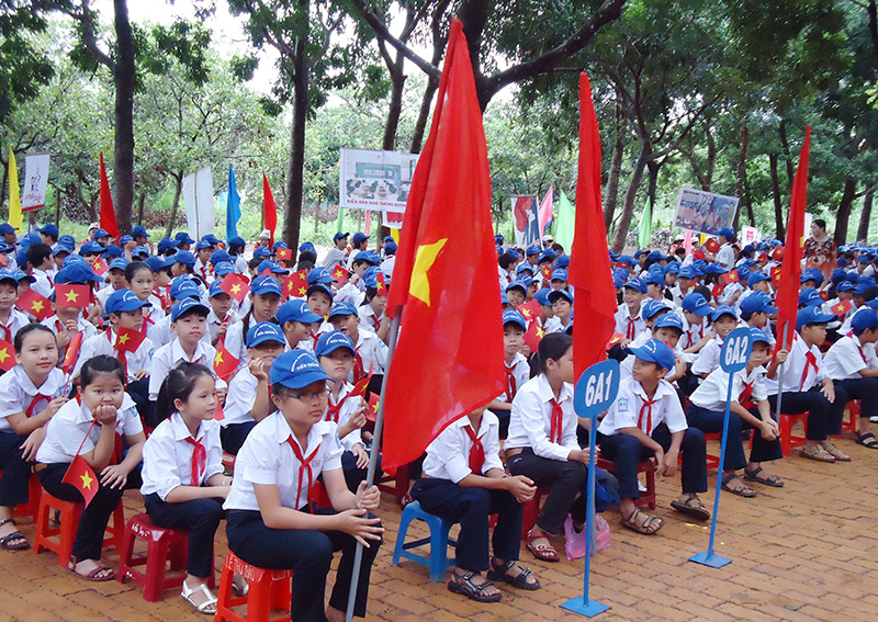 Đồng phục của học sinh, sinh viên do phụ huynh may sắm Đồng phục của học sinh, sinh viên do phụ huynh may sắm