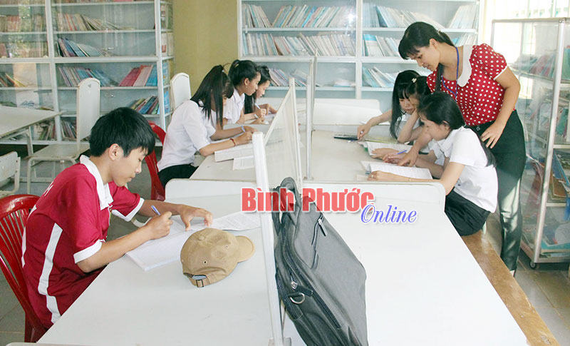 Trường THCS-THPT Tân Tiến - học và làm theo Bác