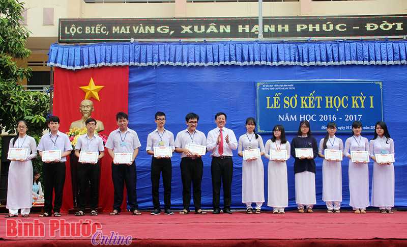 Trường THPT chuyên Quang Trung có 50,59% học sinh giỏi toàn diện Trường THPT chuyên Quang Trung có 50,59% học sinh giỏi toàn diện