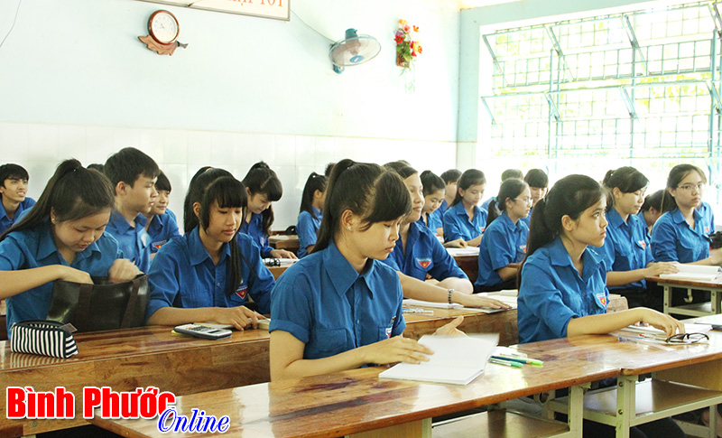 truongthpttxbinhlongephocsinh.jpg
