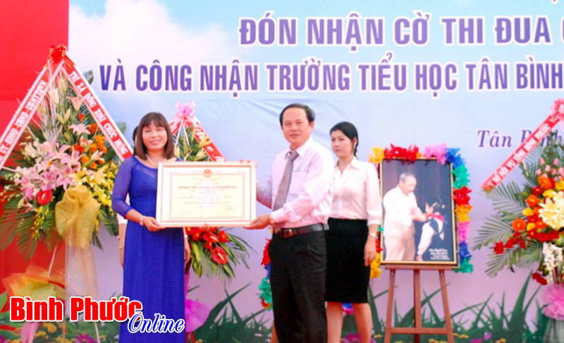 Trường Tiểu học Tân Bình đạt chuẩn quốc gia mức độ 2