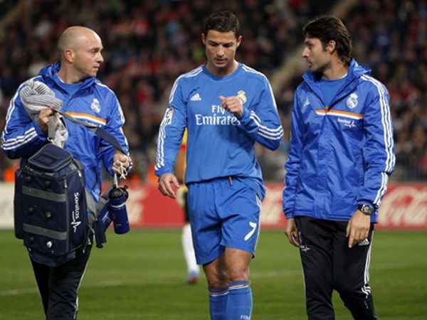 Tin tối 25-11: Huyền thoại M.U qua đời, Real lo cho Ronaldo Tin tối 25-11: Huyền thoại M.U qua đời, Real lo cho Ronaldo