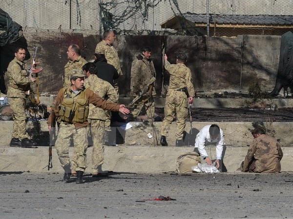 Đánh bom đoàn cảnh sát đang xếp hàng ở Afghanistan, 20 người chết