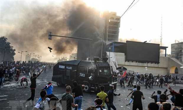 Các lực lượng Iraq xả súng vào người biểu tình ở Baghdad