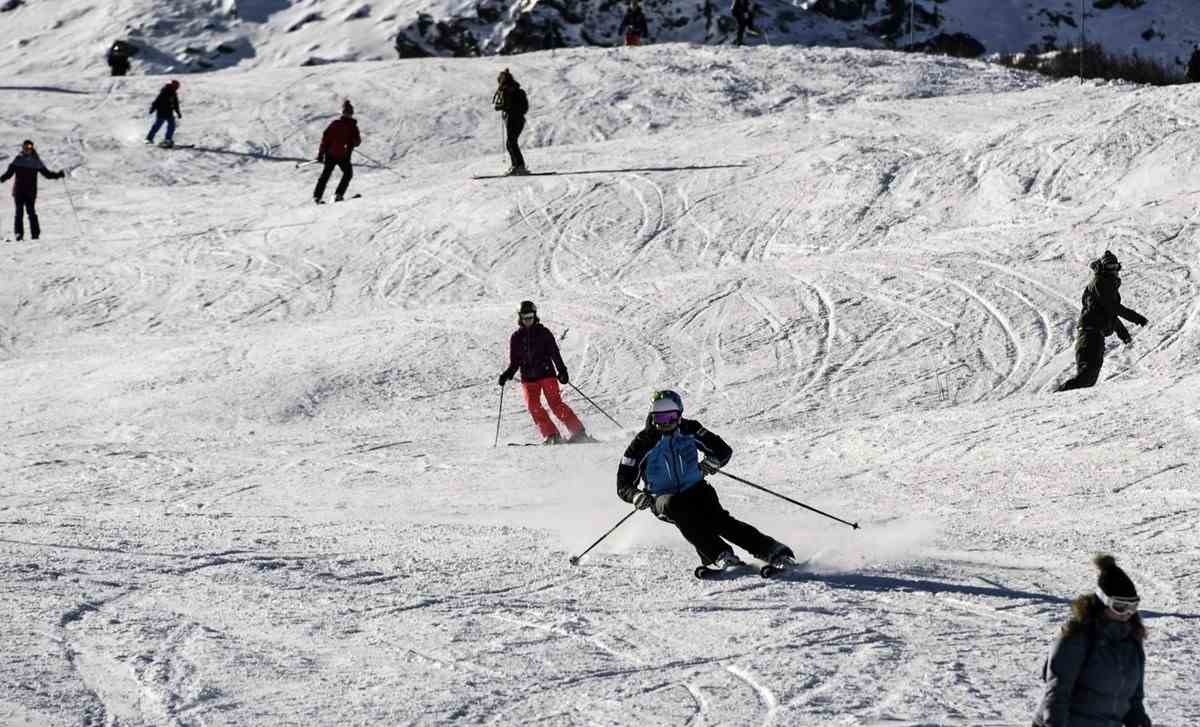 Pháp: Gần 1.000 du khách bị kẹt ở núi Alps vì thời tiết xấu