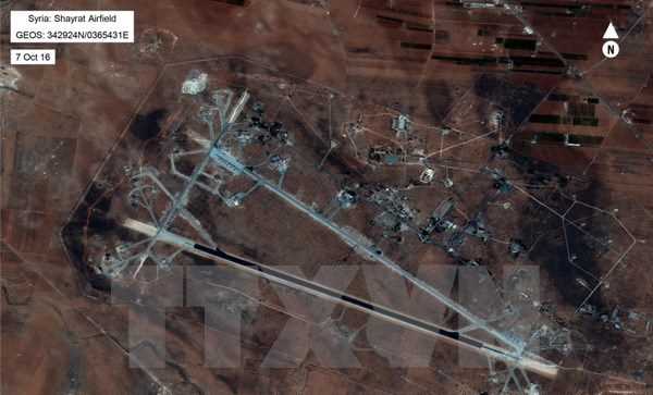 Mỹ tấn công Syria: 6 dân thường và 1 phi công Syria thiệt mạng