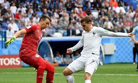 Vì sao Griezmann không ăn mừng bàn thắng ghi vào lưới Uruguay? Vì sao Griezmann không ăn mừng bàn thắng ghi vào lưới Uruguay?