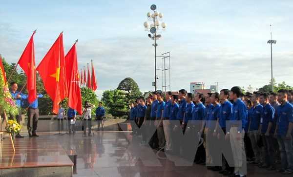 Hơn 100 thanh niên ra quân sang Lào hoạt động tình nguyện