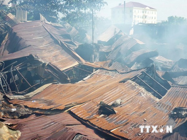 ttxvn_2508chay_xuong_go.jpg