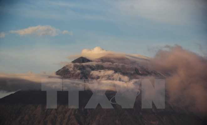 Núi lửa Agung trên đảo Bali tiếp tục hoạt động mạnh hơn