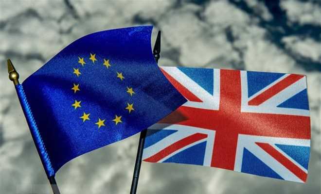 Chủ tịch EC, Tổng thống Pháp điện đàm với Thủ tướng Anh về Brexit Chủ tịch EC, Tổng thống Pháp điện đàm với Thủ tướng Anh về Brexit