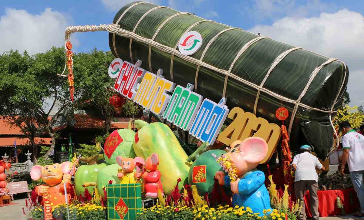 Chiêm ngưỡng đòn bánh tét nặng 2.146kg lớn nhất Việt Nam
